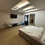 Bed & Breakfast Luxinn Bucharest