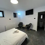 Bed & Breakfast Luxinn Bucharest