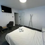 Bed & Breakfast Luxinn Bucharest