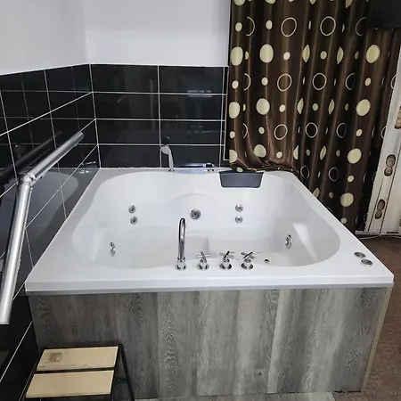 Bed & Breakfast Luxinn Bucharest