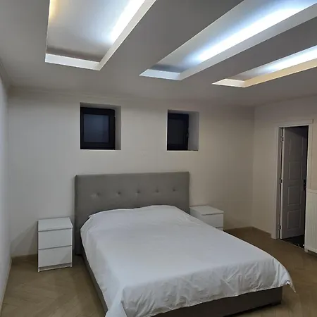 לינה וארוחת בוקר Luxinn בוקרשט