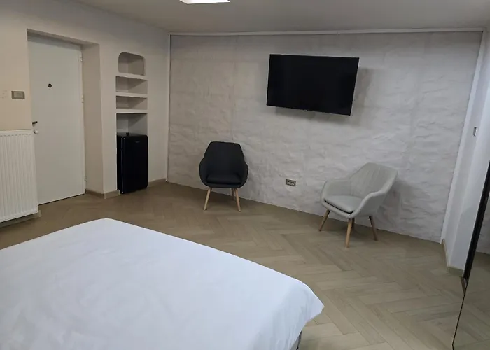 לינה וארוחת בוקר Luxinn 3*