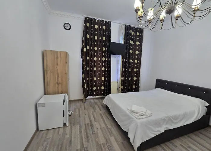 לינה וארוחת בוקר Luxinn 3*