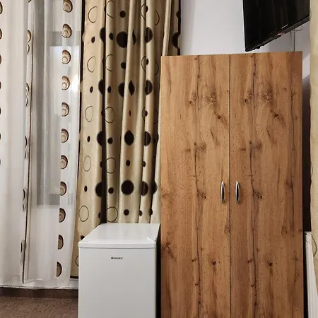 לינה וארוחת בוקר Luxinn