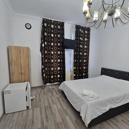 לינה וארוחת בוקר Luxinn